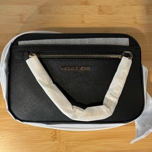 NWT Jet Set Large Saffiano Leather Crossbody Bag Black